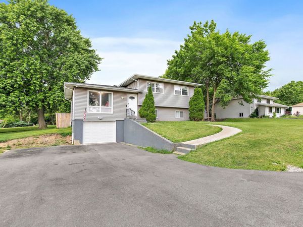 140 Skyline Drive , Carpentersville, IL 60110