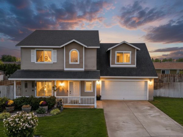1560 Desert Springs Avenue, Richland, WA 99352
