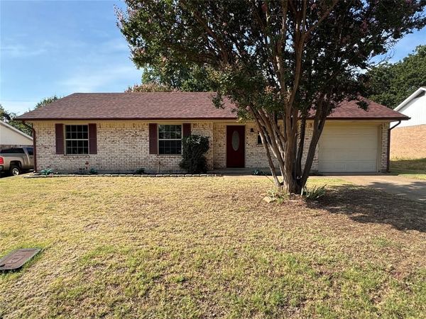 732 Dunaway Lane, Azle, TX 76020