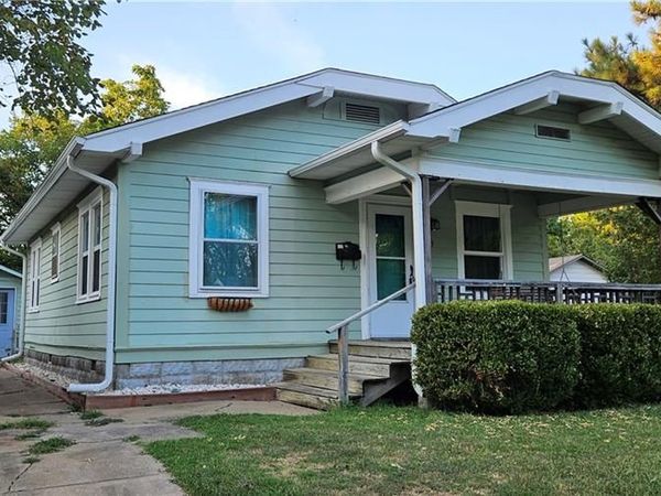 913 E 5th Street, Pittsburg, KS 66762