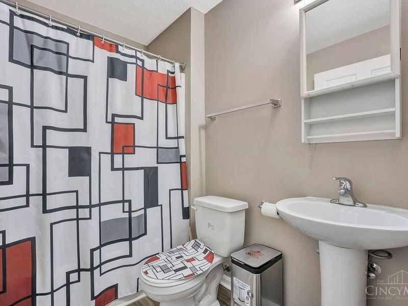 5970 Colerain Avenue, Unit 1, Green Township, OH 45239 Photo 15
