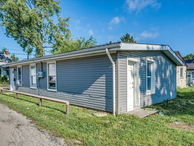 2445-2447 Hiawatha Street, Columbus, OH 43211 Photo 2