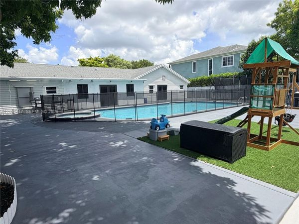 15042 SW 149th St , Miami, FL 33196