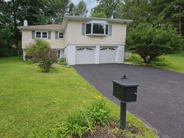 4 Rainbow Trl, Vernon, NJ 07422