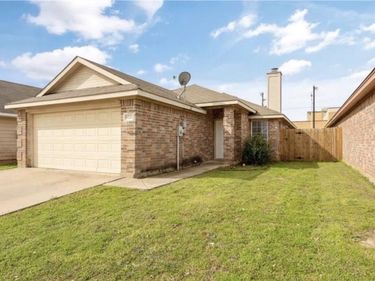 9212 Coral Lane, Fort Worth, TX 76140
