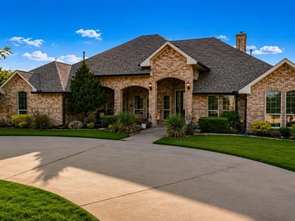 1055 The Meadows Parkway, DeSoto, TX 75115