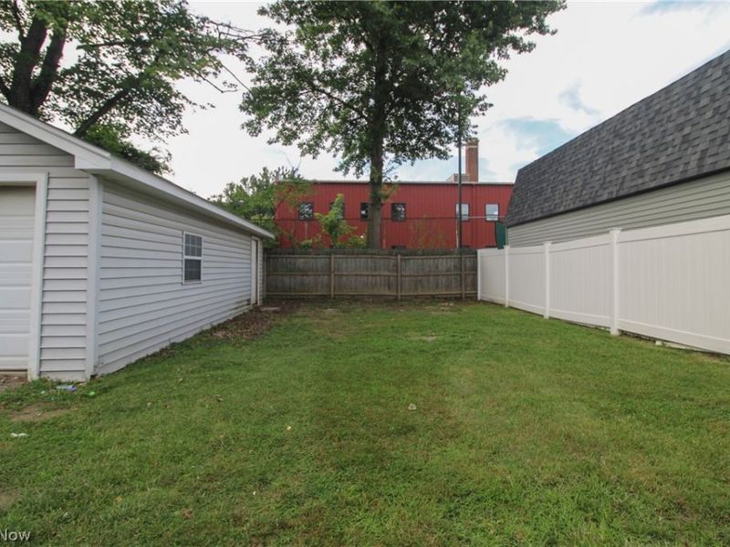 122 Maple Drive, Boardman, OH 44512 Photo 2