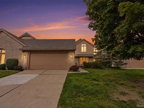 5828 Dawn Ridge Drive, Troy, Mi 48098