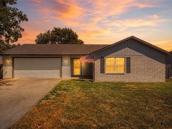 714 Bloomfield Street , Gentry, AR 72734