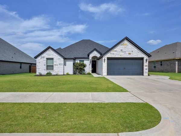 172 Crenshaw Court, Stephenville, TX 76401