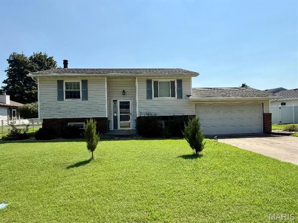 12 Blue Spruce Court , Granite City, IL 62040