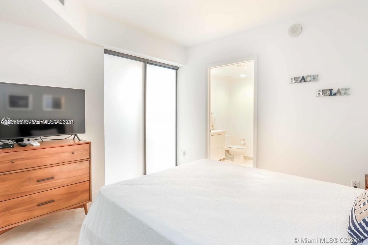 1830 S Ocean Dr, Unit 3704, Hallandale Beach, FL 33009 Photo