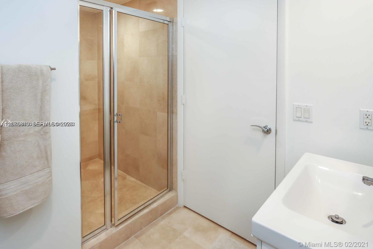1830 S Ocean Dr, Unit 3704, Hallandale Beach, FL 33009 Photo