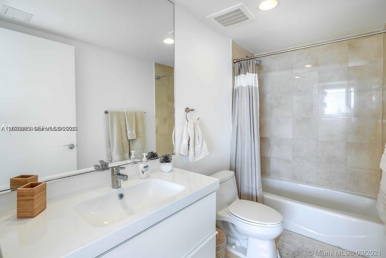 1830 S Ocean Dr, Unit 3704, Hallandale Beach, FL 33009 Photo
