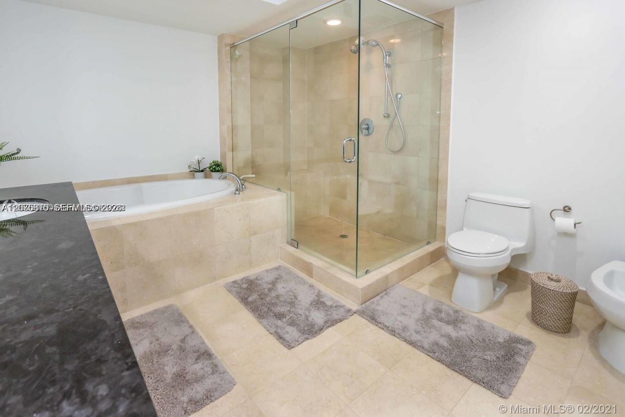 1830 S Ocean Dr, Unit 3704, Hallandale Beach, FL 33009 Photo