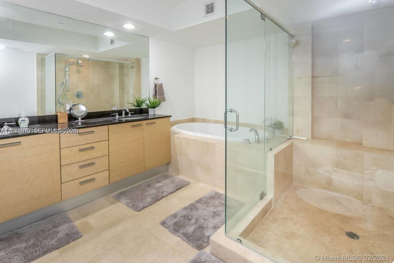 1830 S Ocean Dr, Unit 3704, Hallandale Beach, FL 33009 Photo