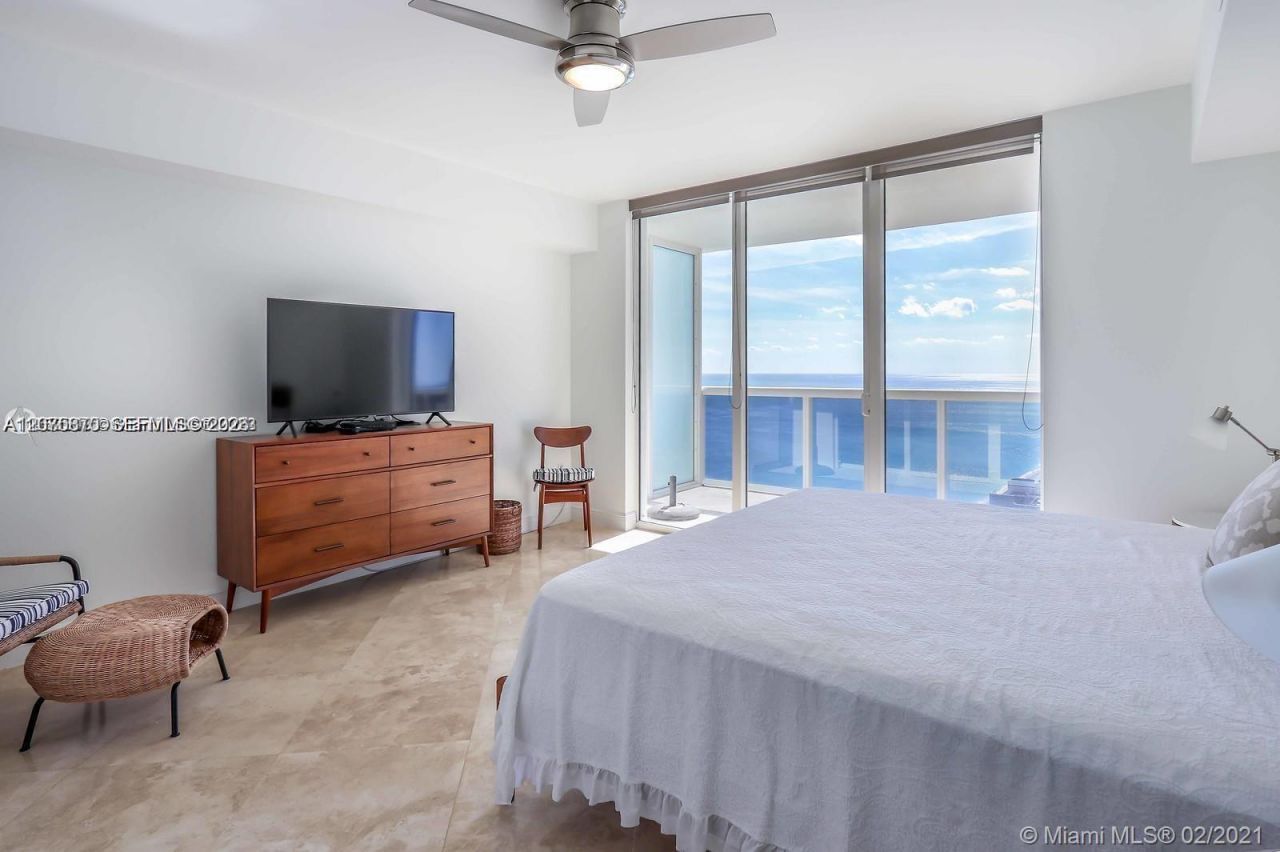 1830 S Ocean Dr, Unit 3704, Hallandale Beach, FL 33009 Photo