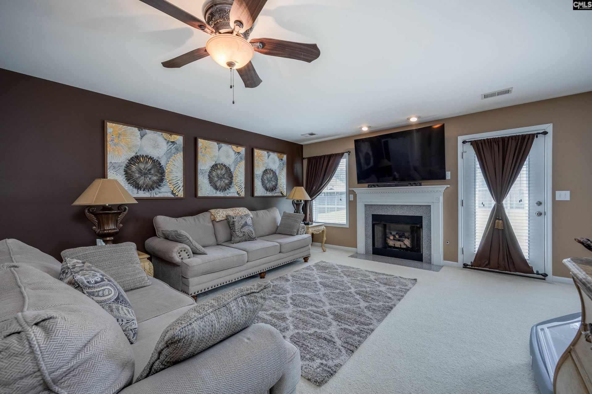 55 Kimpton Drive  Photo 17