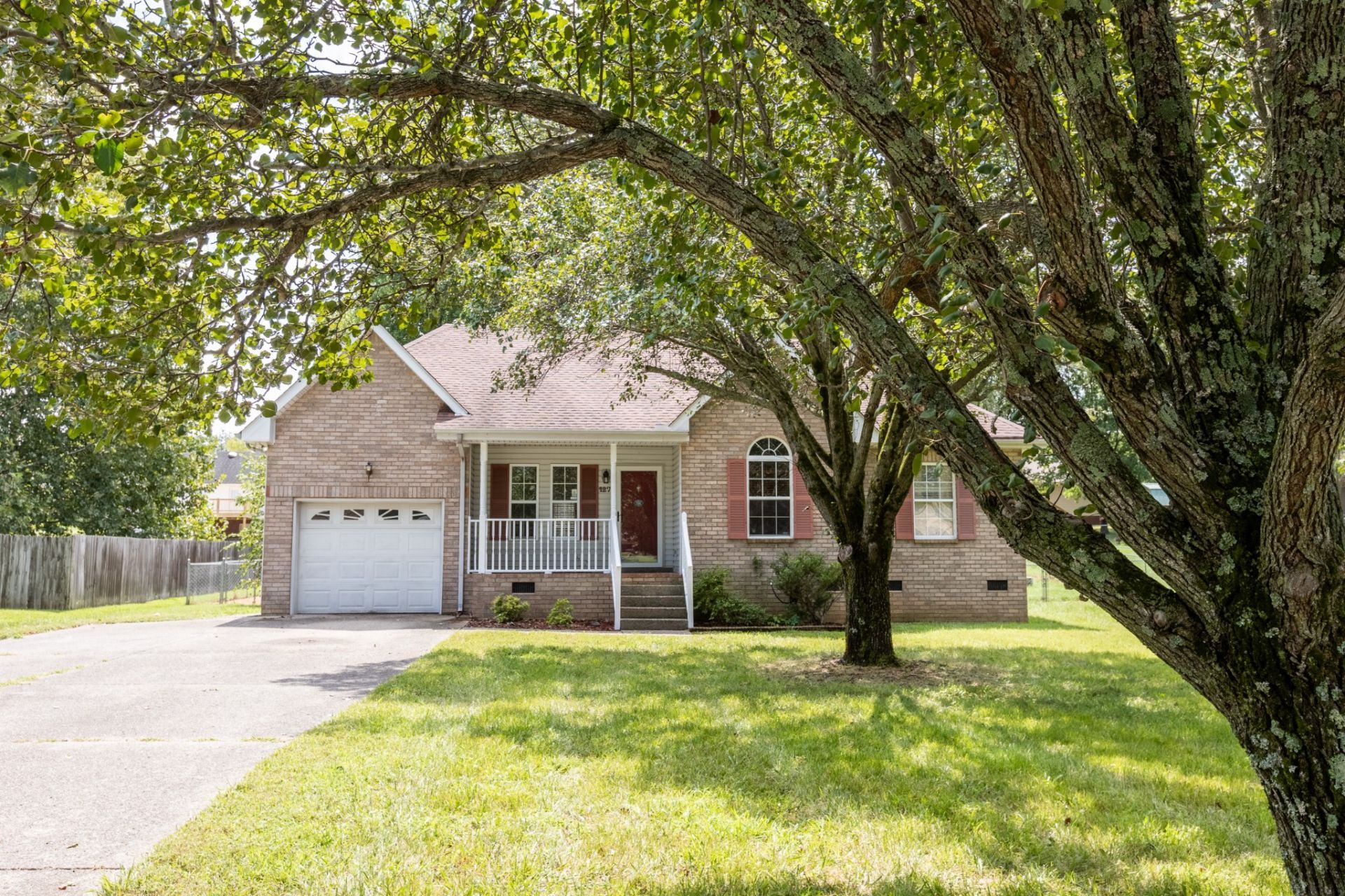 127 Grant Ct, Portland, TN 37148 Main Photo