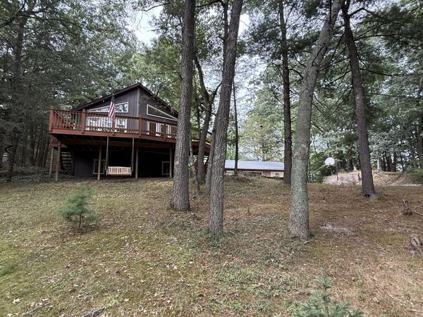 5700 W Lakeshore Court, Pentwater, MI 49449