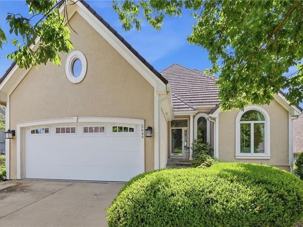 5649 NE Northgate Crossing, Lee's Summit, MO 64064