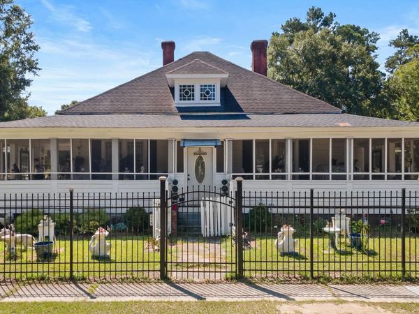319 W Marion St. , Mullins, SC 29574
