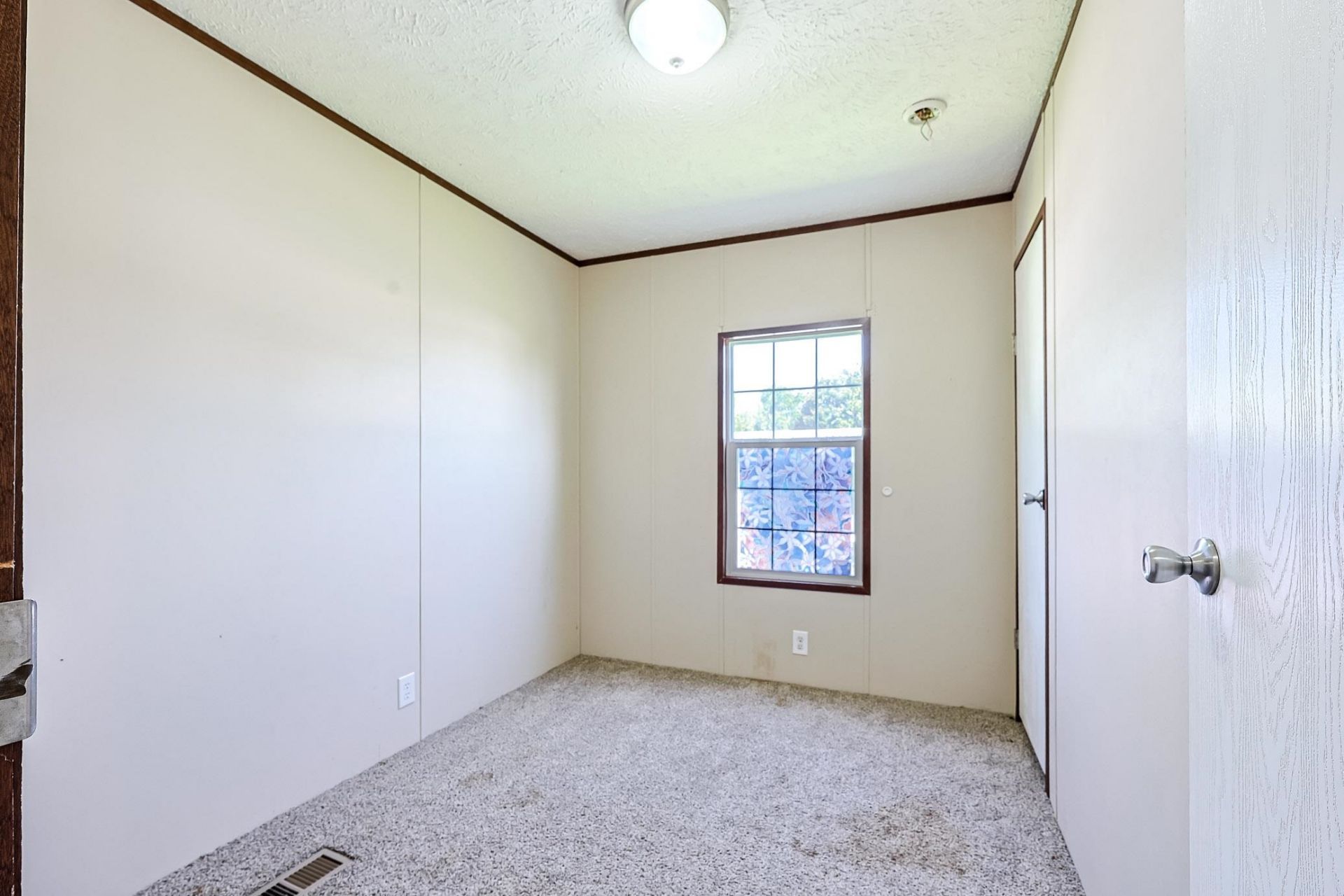 2100 Highway 15 Photo 12