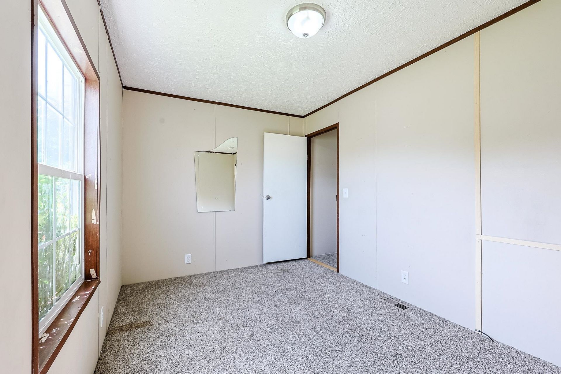2100 Highway 15 Photo 15