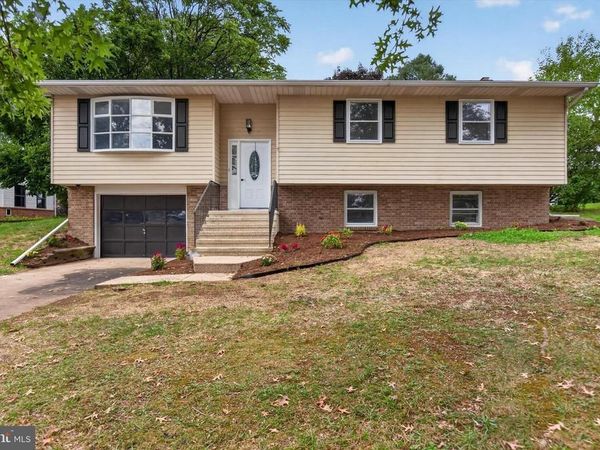 3204 S SCENIC ROAD, HARRISBURG, PA 17109