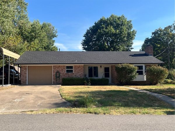 463 E Johnson Avenue , Cave Springs, AR 72718