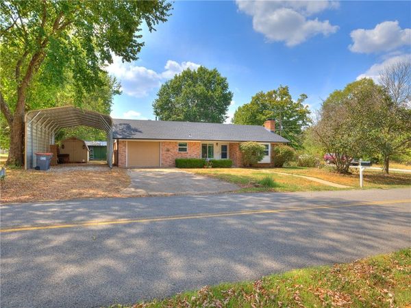 463 E Johnson Avenue , Cave Springs, AR 72718