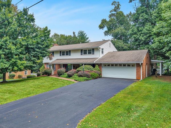 1120 Chestnut Mountain DR, Vinton, VA 24179