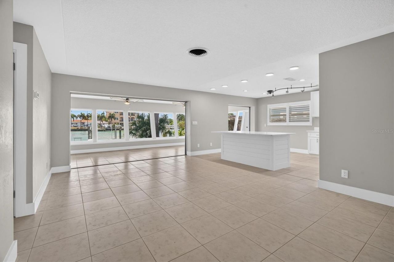 541 Lillian Drive , Madeira Beach, FL 33708 Photo