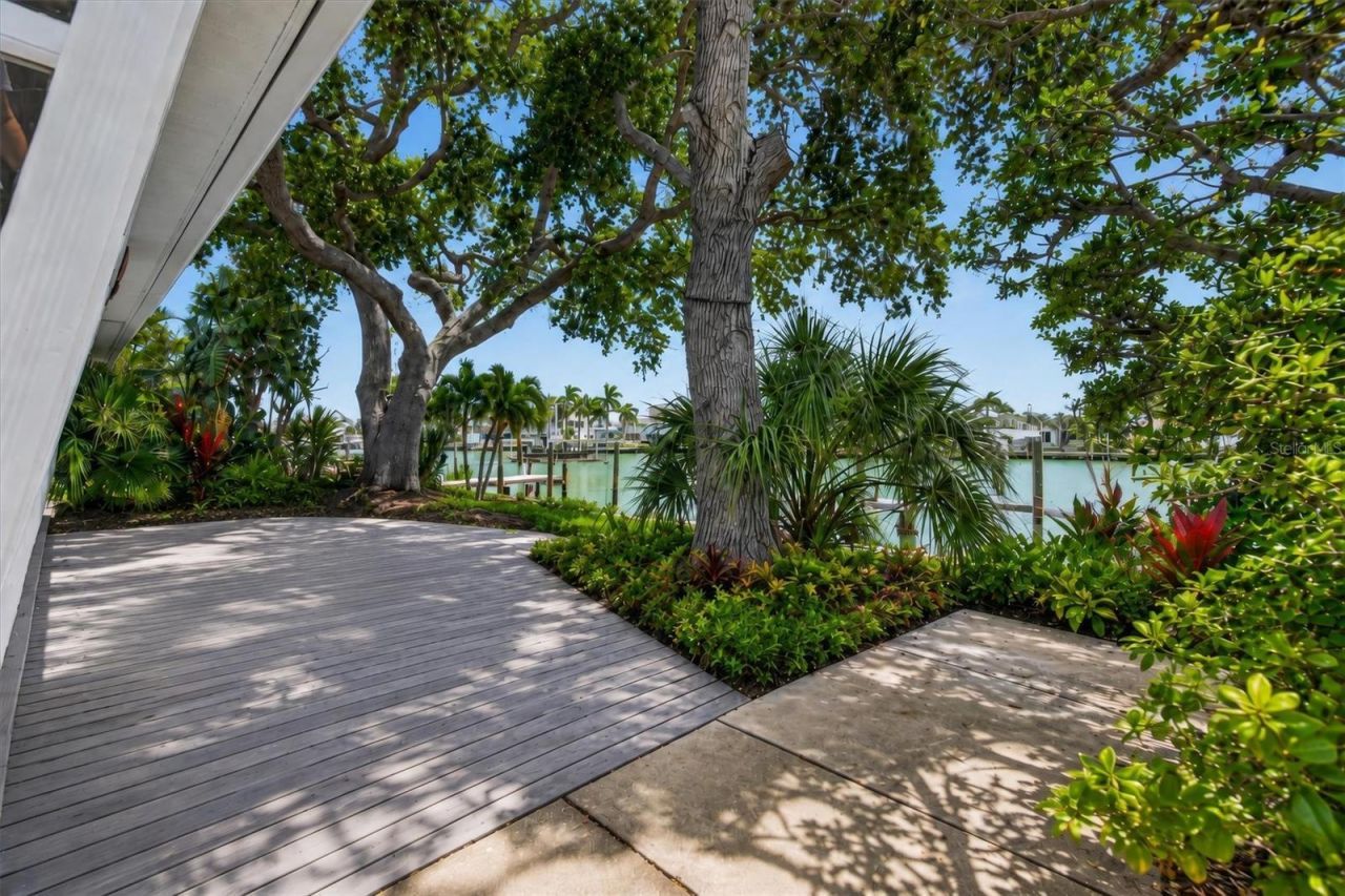 541 Lillian Drive , Madeira Beach, FL 33708 Photo