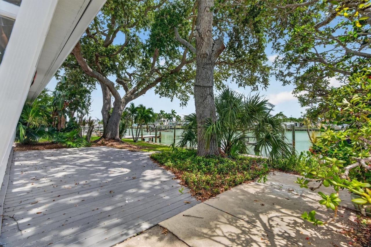 541 Lillian Drive , Madeira Beach, FL 33708 Photo