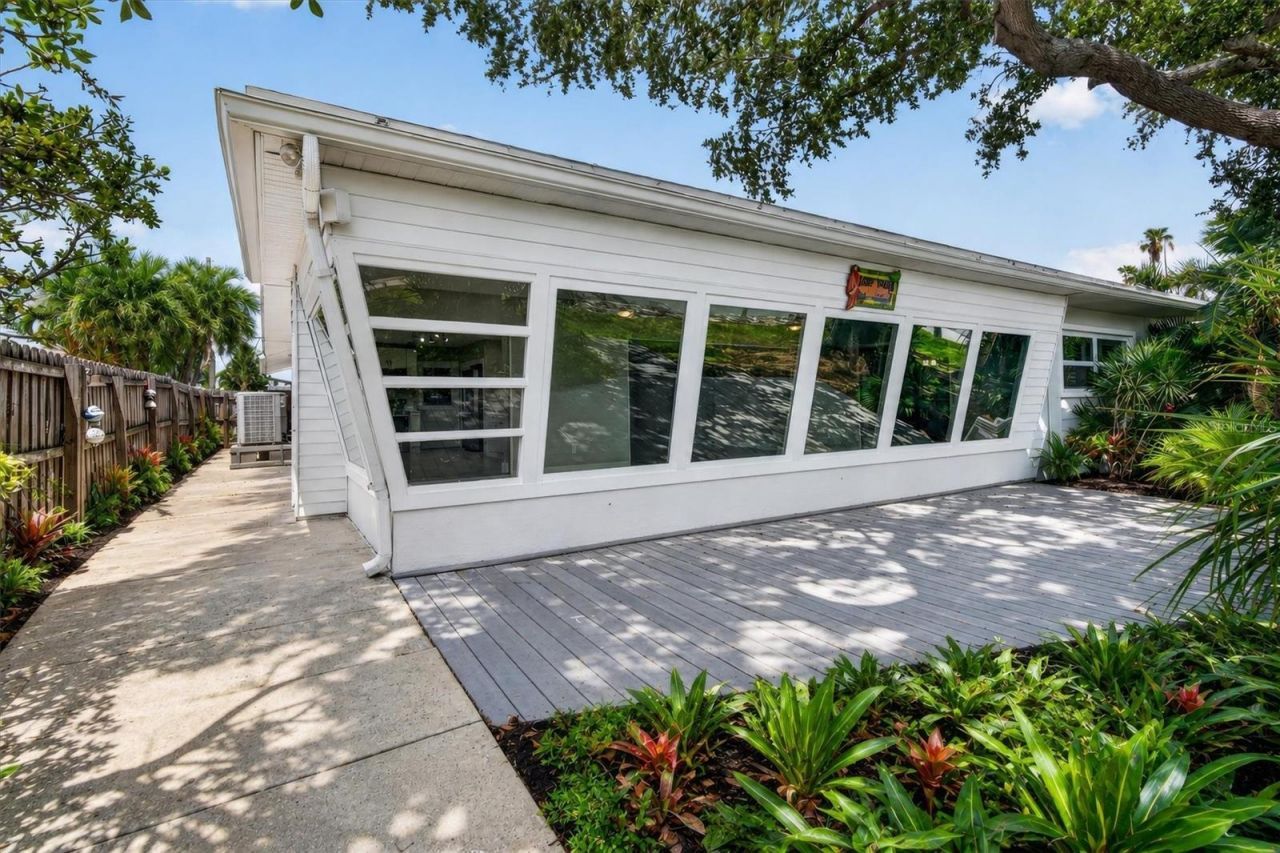 541 Lillian Drive , Madeira Beach, FL 33708 Photo