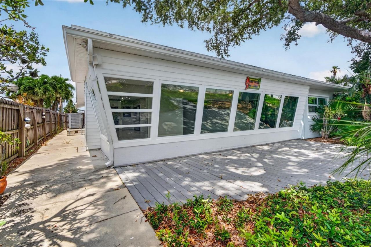 541 Lillian Drive , Madeira Beach, FL 33708 Photo