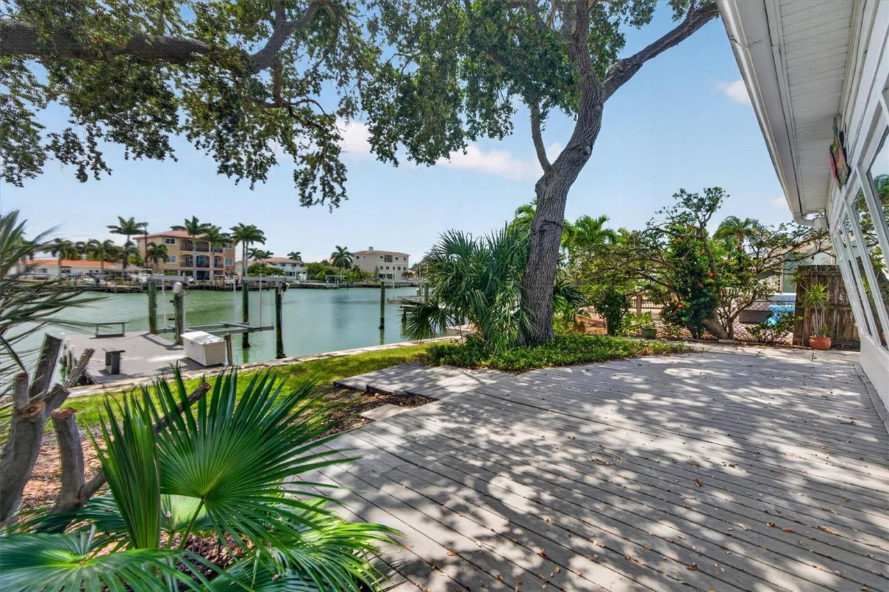 541 Lillian Drive , Madeira Beach, FL 33708 Photo