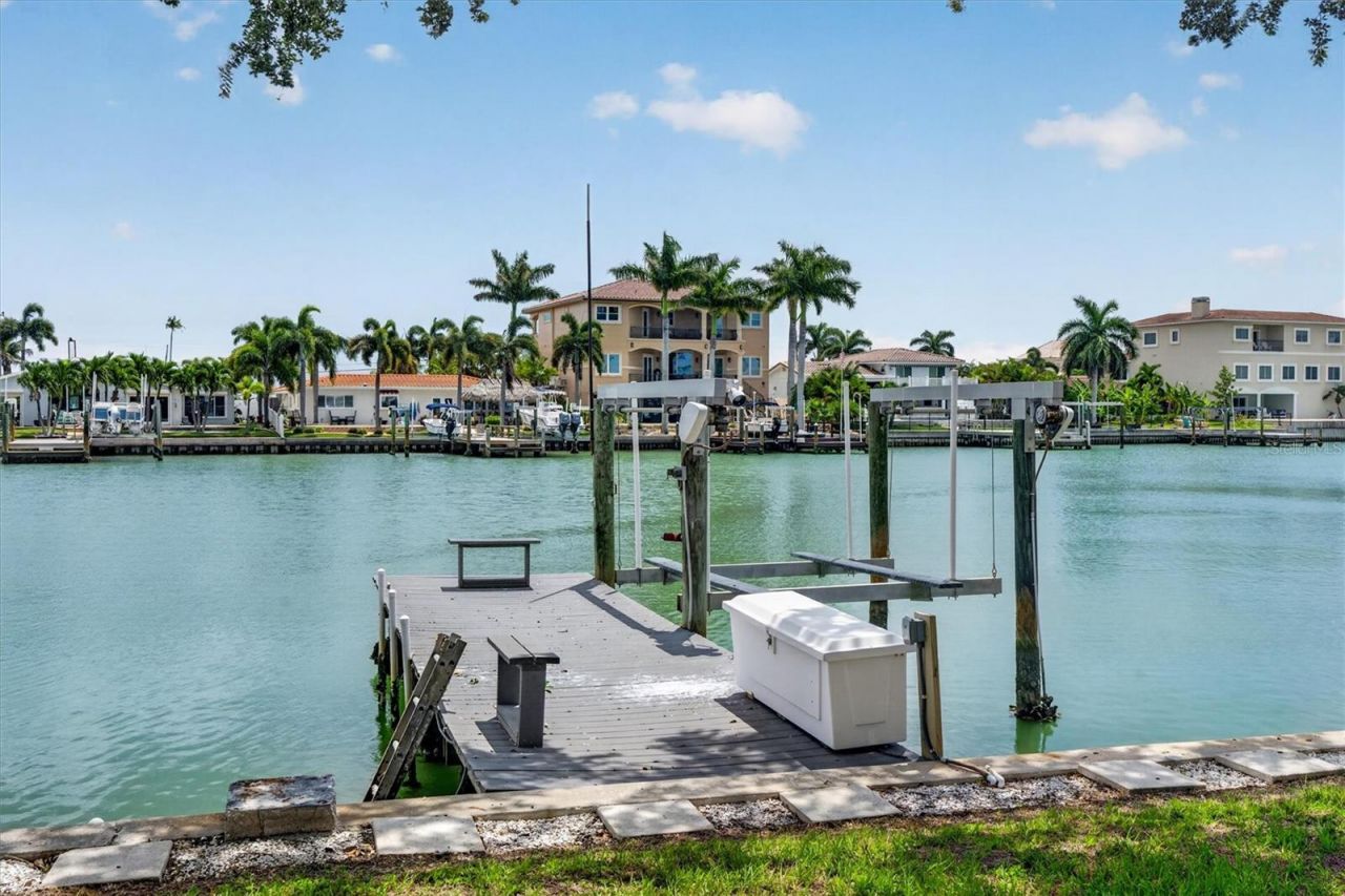 541 Lillian Drive , Madeira Beach, FL 33708 Photo