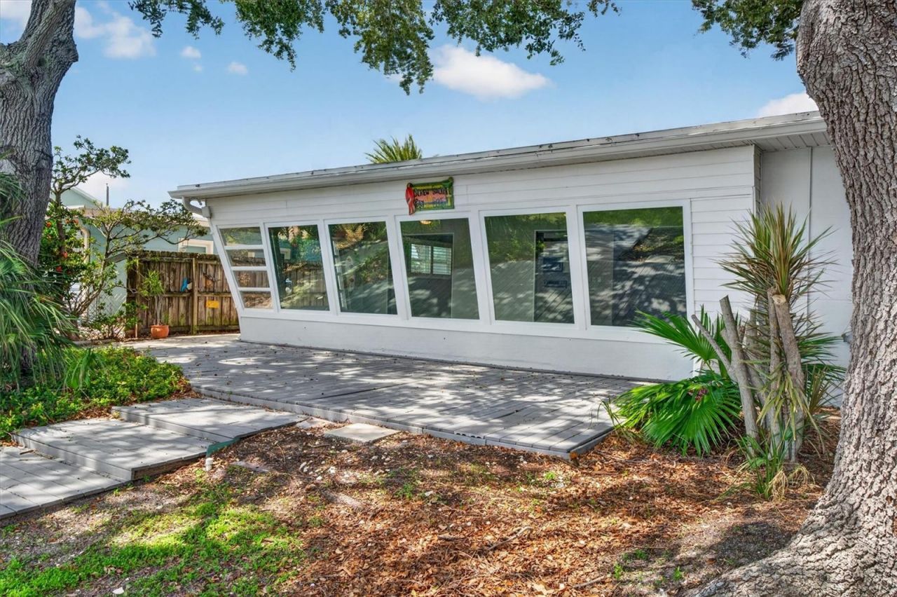 541 Lillian Drive , Madeira Beach, FL 33708 Photo