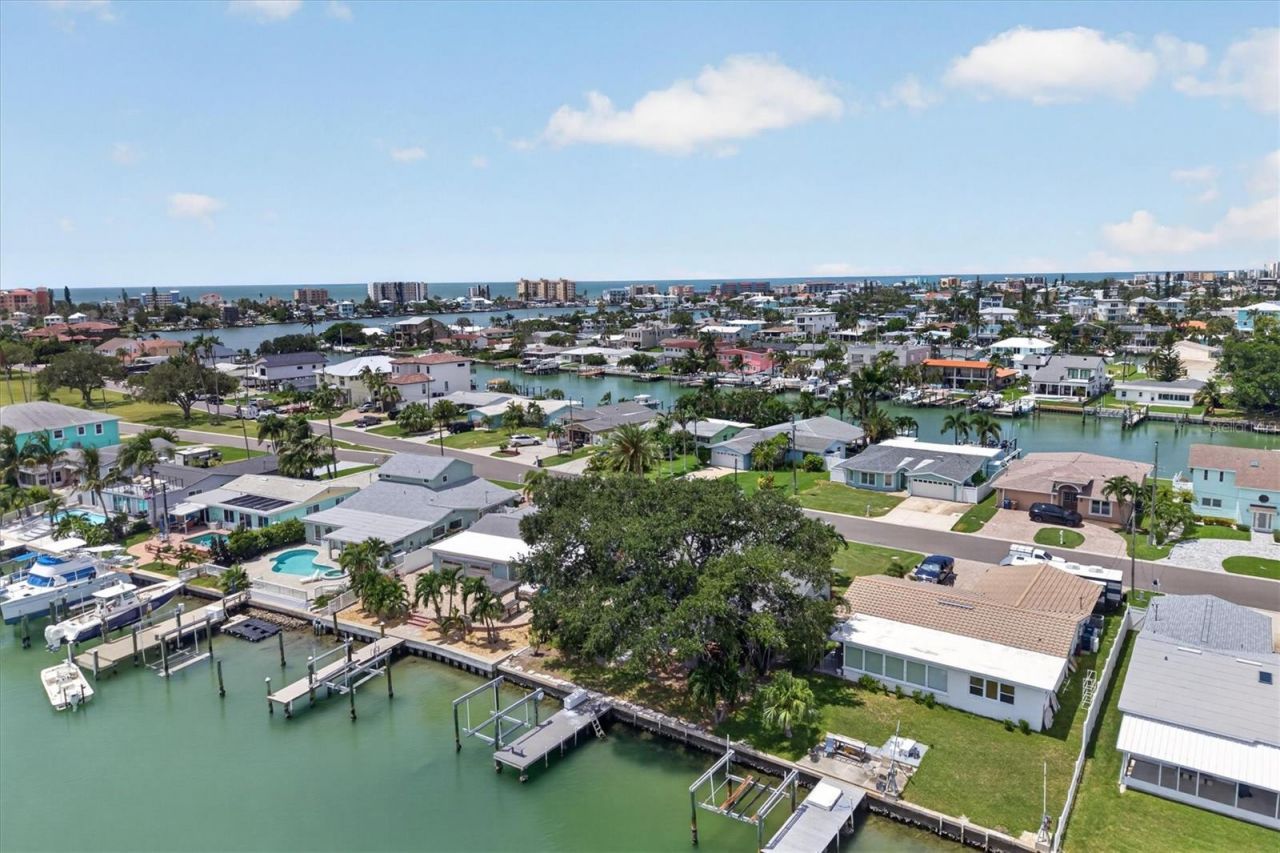 541 Lillian Drive , Madeira Beach, FL 33708 Photo