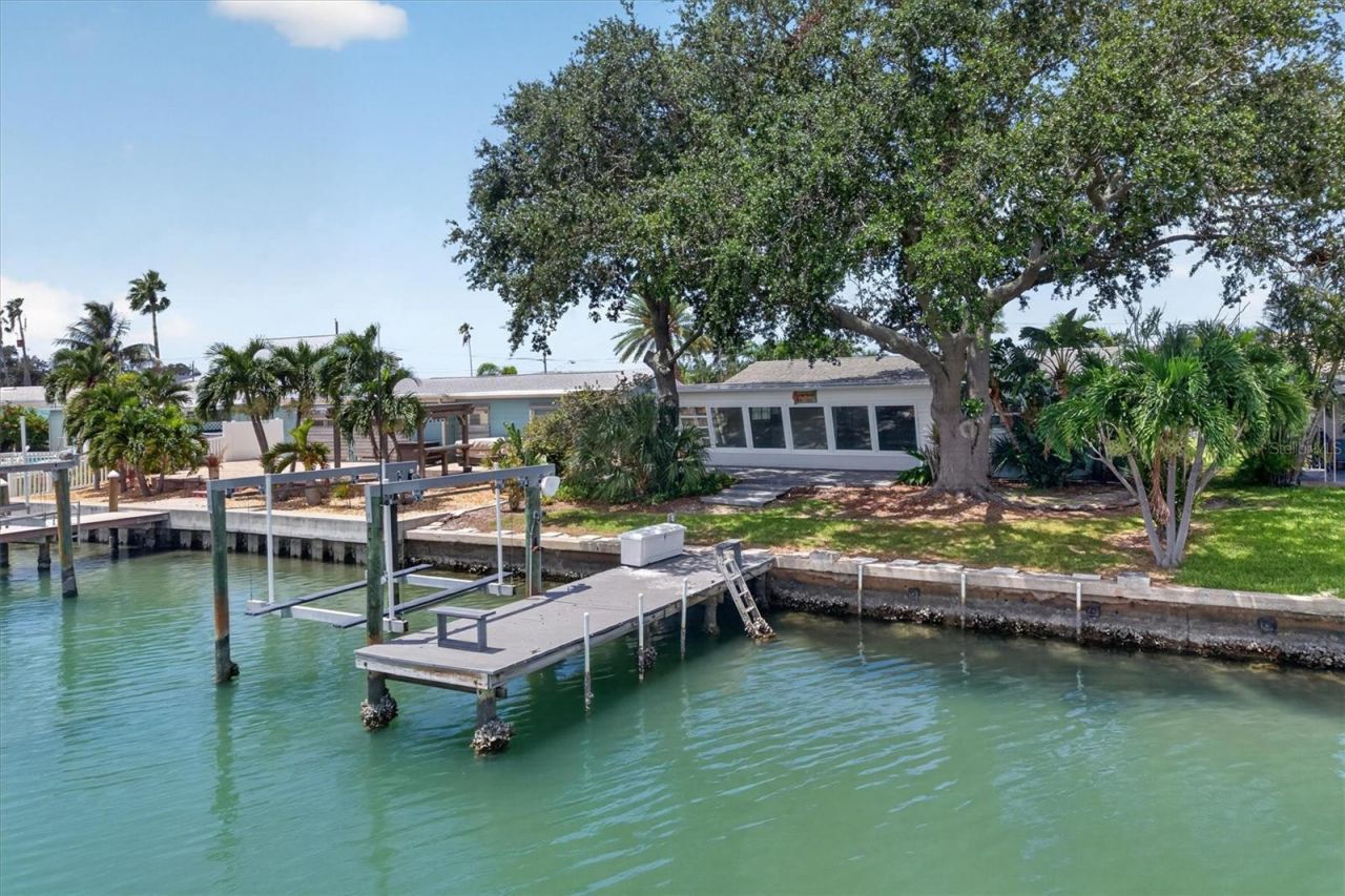 541 Lillian Drive , Madeira Beach, FL 33708 Photo