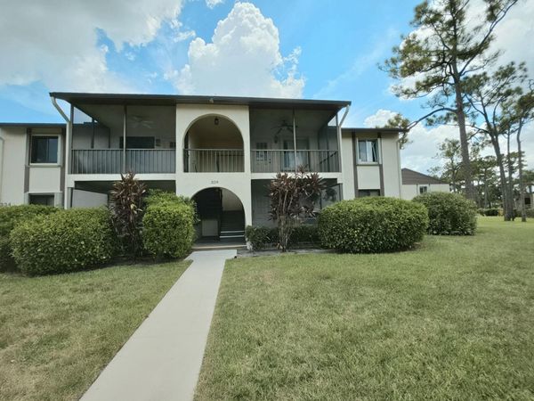 334 Knotty Pine Circle, Unit D-2, Greenacres, FL 33463
