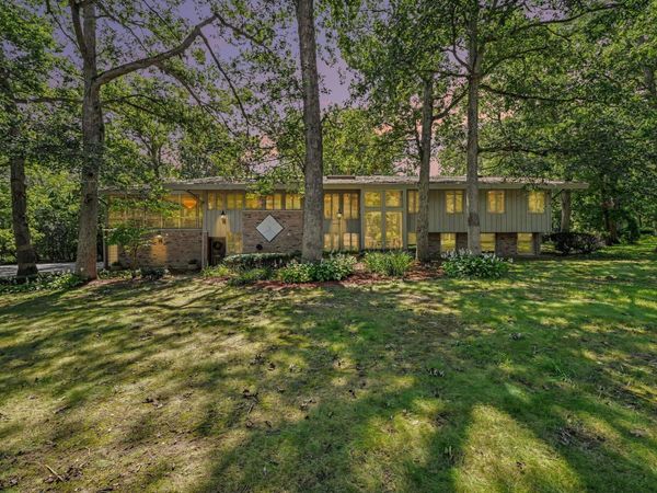 909 W 126th Avenue, Crown Point, IN 46307