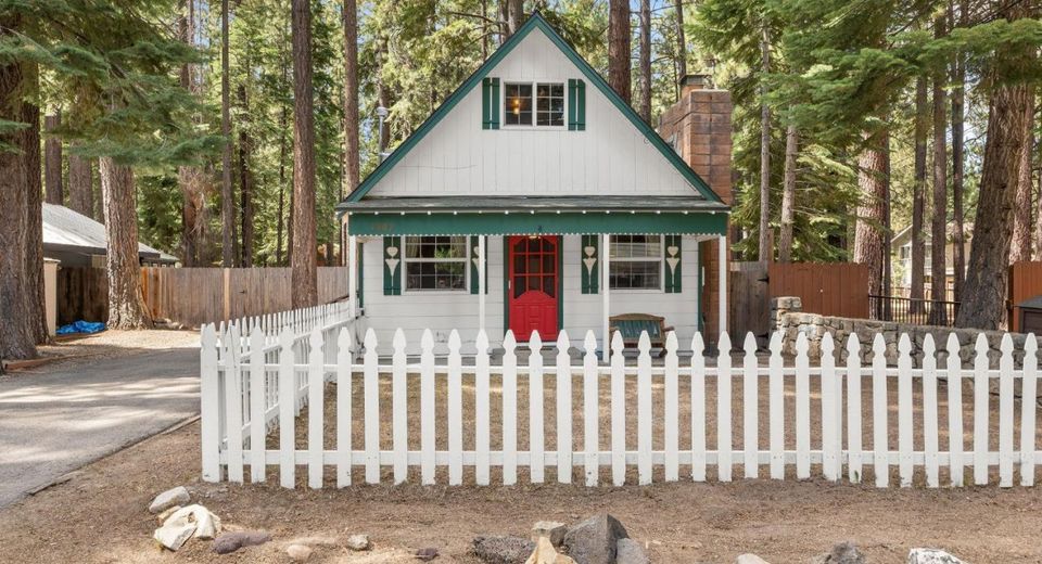 1202 Bonanza Avenue, South Lake Tahoe, CA 96150 Photo