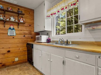 1202 Bonanza Avenue, South Lake Tahoe, CA 96150 Photo