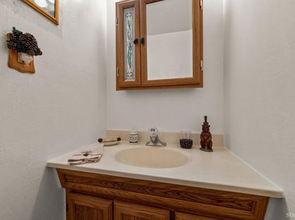1202 Bonanza Avenue, South Lake Tahoe, CA 96150 Photo