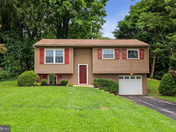 182 CLAREMONT DRIVE, SEVEN VALLEYS, PA 17360