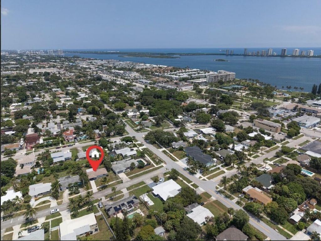 215 Evergreen Drive, West Palm Beach, FL 33403 Photo