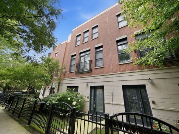 935 W College Parkway, Chicago, IL 60608